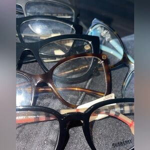 Glasses no description in em some new.